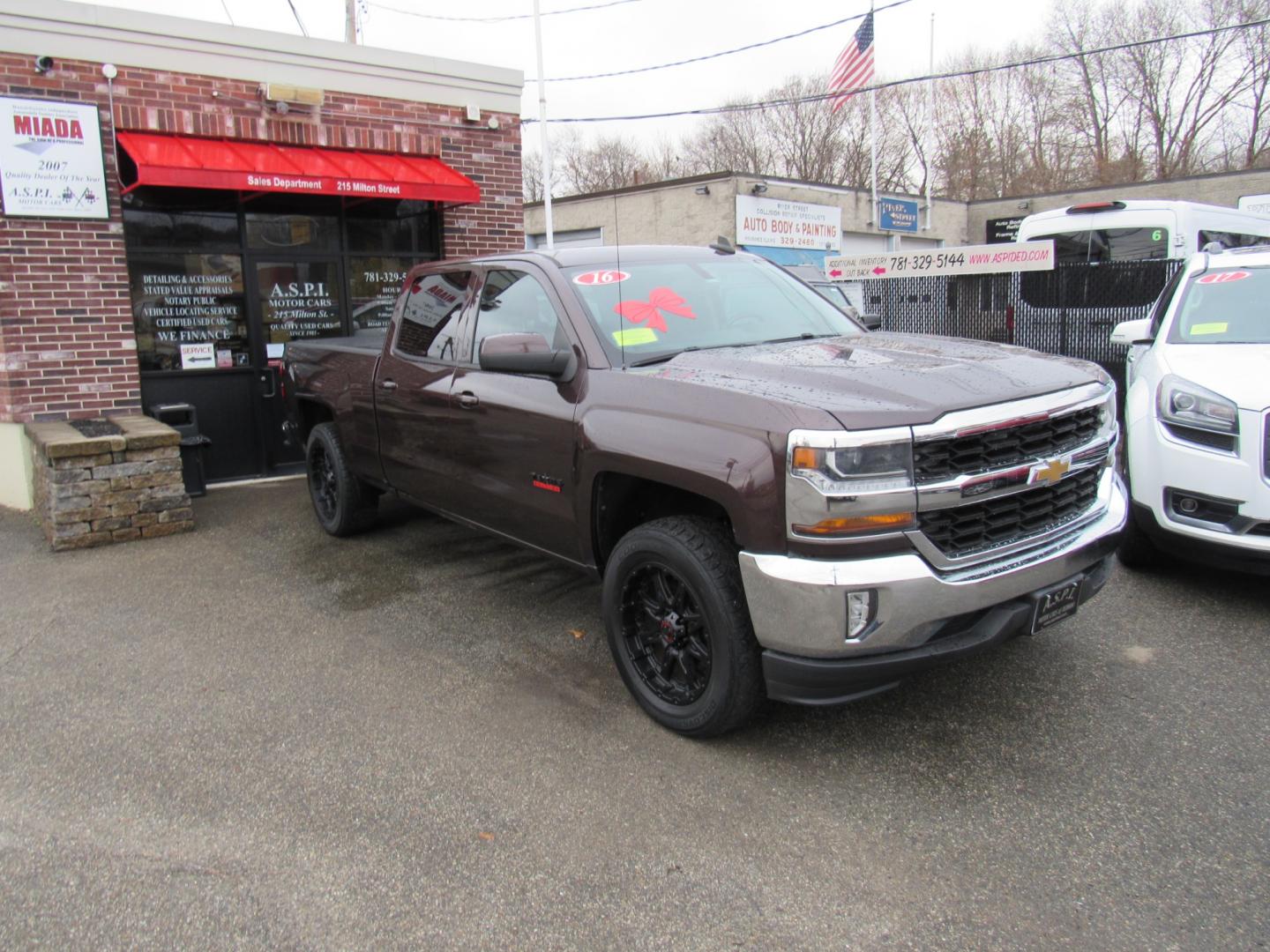 2016 Brown /Gray Chevrolet Silverado 1500 LT Texas Edition (3GCPCREC6GG) with an 5.3L V8 OHV 16V engine, Automatic transmission, located at 215 Milton St, Dedham, MA, 02026, (781) 329-5144, 42.241905, -71.157295 - Photo#0